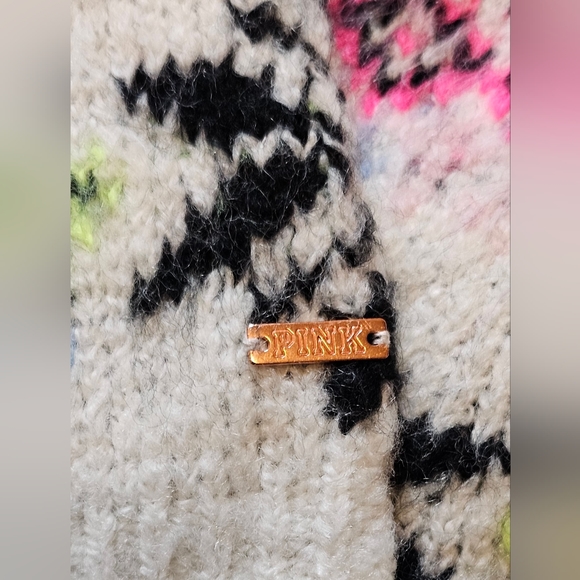 PINK - Victoria’s Secret - V-Neck Winter Snowflake Sweater Sz XS - NWOT - Picture 4 of 4